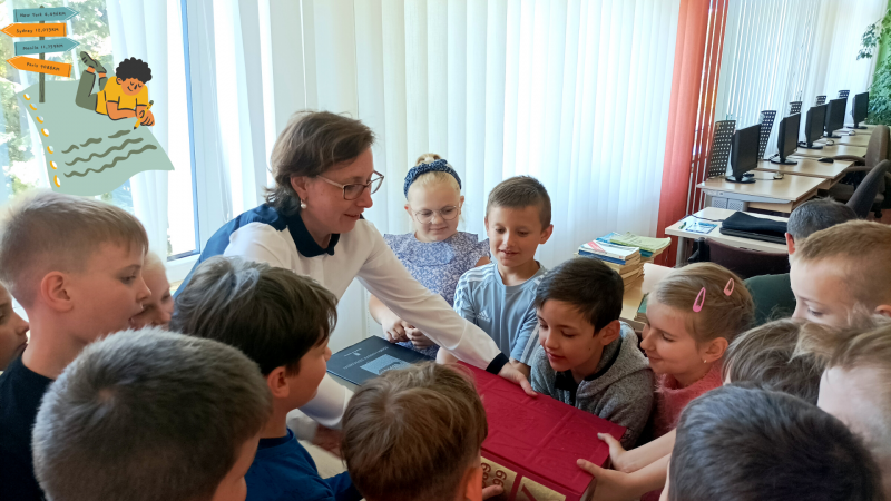 Zdjęcie kolorowe, dzieci na wycieczce w Bibliotece
